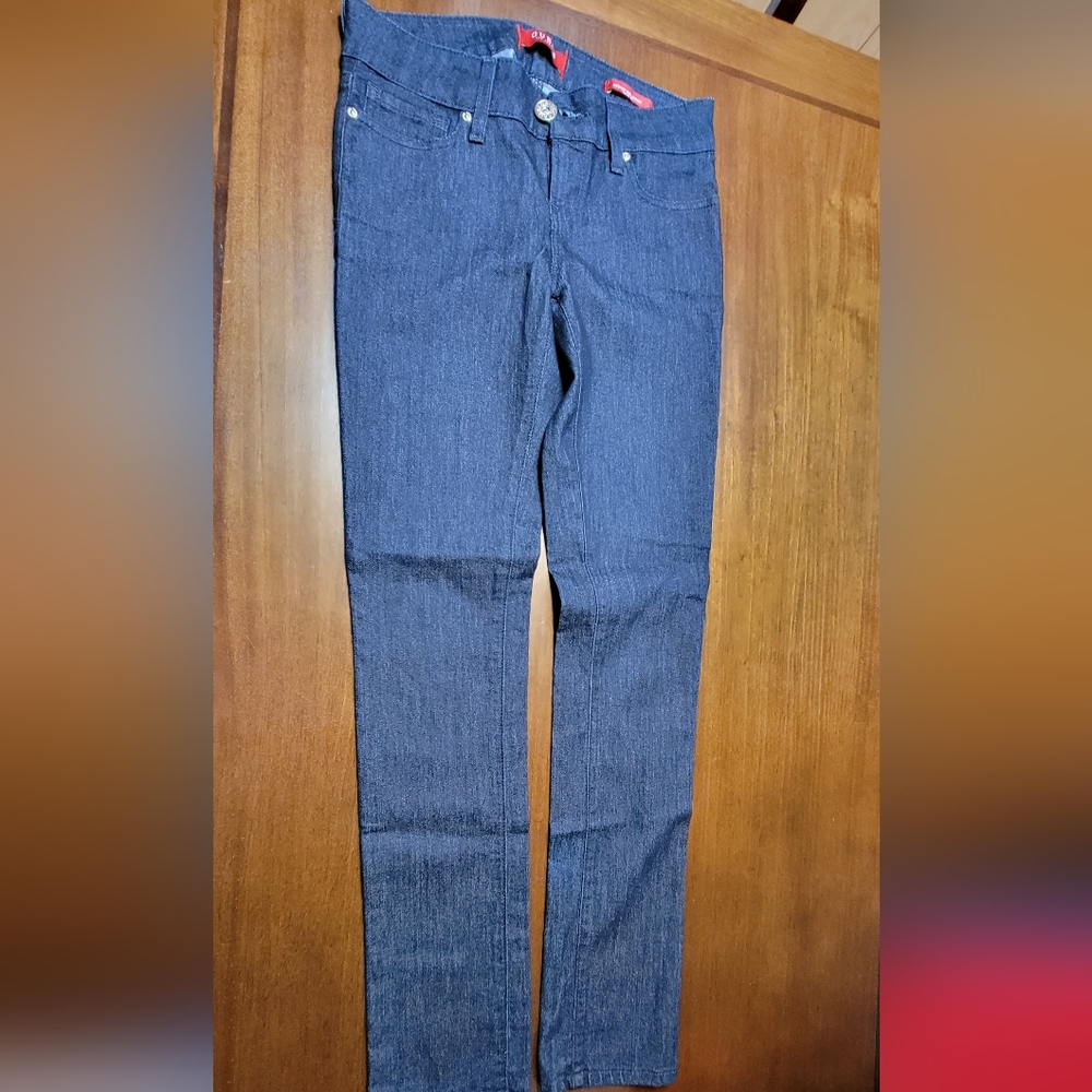 GUESS Medium Rise Skinny Jeans NWOT